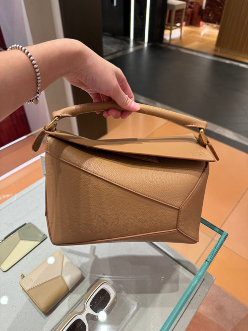 Loewe 英國代購 vs 香港門市|2026 年最新真實差價比較 - LONDONKELLY 英國名牌代購