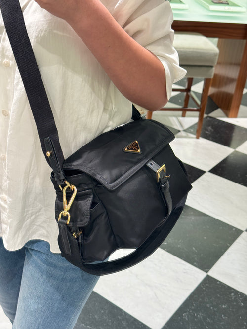 PRADA Explore Medium Re-Nylon Shoulder Bag with Flap | 普拉達 手袋 (黑色)