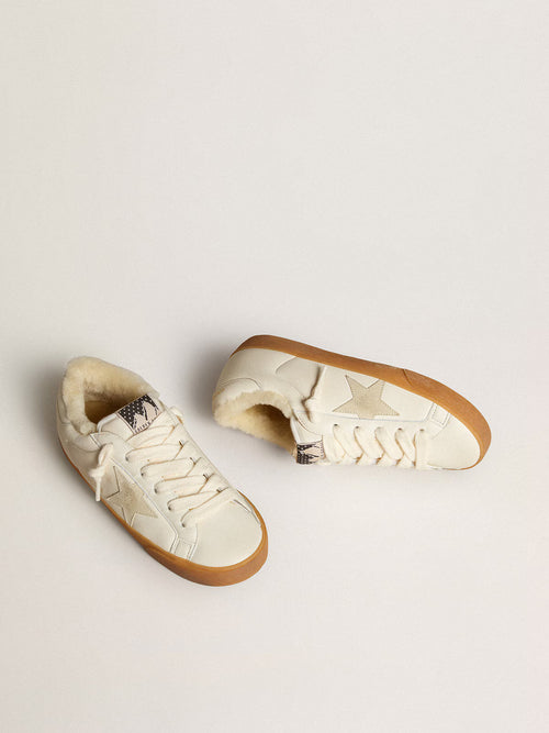 GOLDEN GOOSE Super-Star in white nappa with suede star and shearling lining | 黃金鵝 Super-Star 白色納帕皮革款，搭配麂皮星星與羊毛內裡（白色）