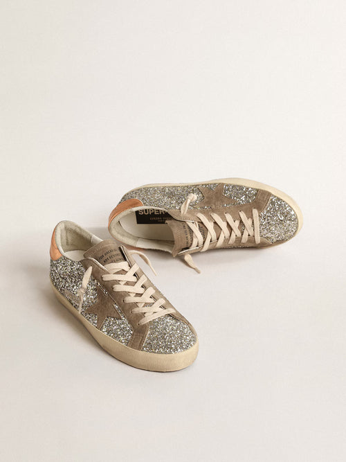 GOLDEN GOOSE Women's Super-Star in platinum glitter with dove-gray suede star | 黃金鵝 女款 Super-Star 鉑金色亮片款，搭配鴿灰色麂皮星星（鴿灰色）