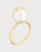 CHRISTIAN DIOR Dior Amulets Ring Matte Gold - Finish Metal with White Resin Pearl | 迪奧 珍珠戒指 (金色) - LONDONKELLY 英國名牌代購