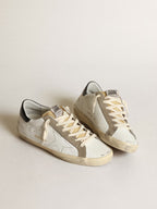 GOLDEN GOOSE Women's Super - Star with perforated star and midnight blue heel tab | 黃金鵝 女款 Super - Star 搭配鏤空星星與午夜藍色後跟標籤（白色） - LondonKelly 英國名牌代購